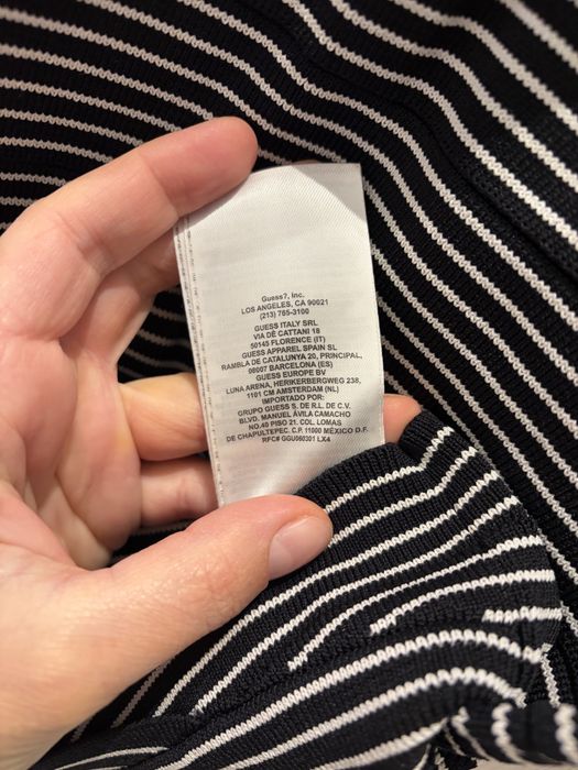 Rochie Guess XS, neagră cu dungi albe