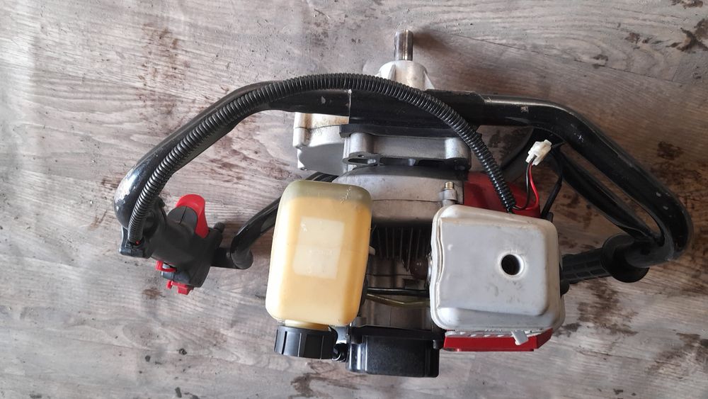 Продается бензобур в хорошем состояний