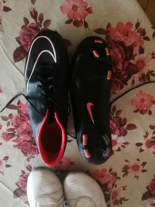 Бутонки Nike mercurial и Adidas F30