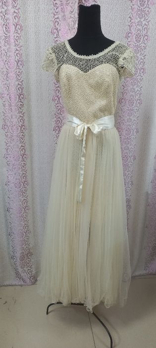 Платья Нарядные продам