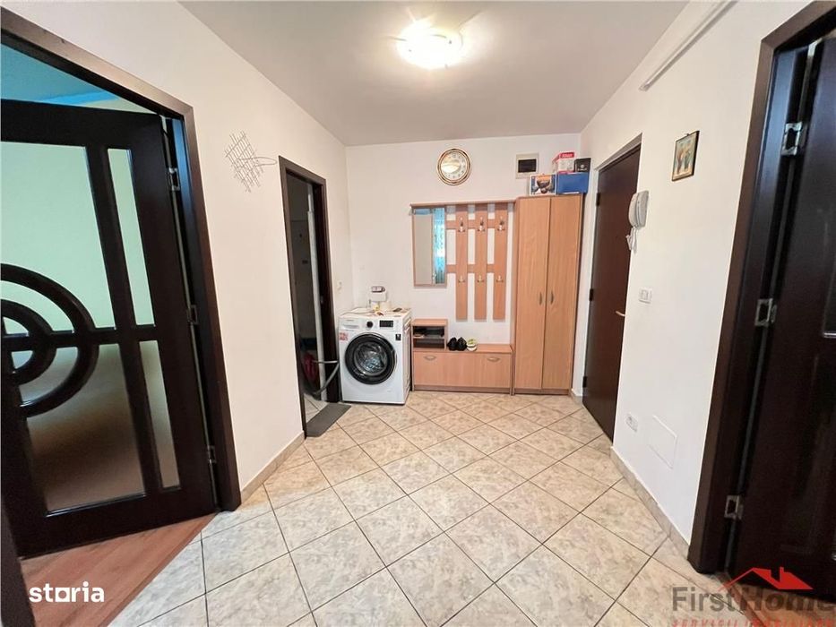 Apartament 2 camere, hol patrat, logie + balcon, zona Razboieni