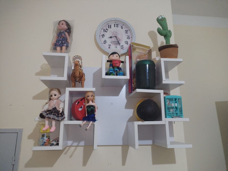 Настенная полка для сувениров