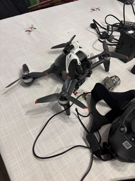 DJI FPV Combo Pachet complet + 3 acumulatori