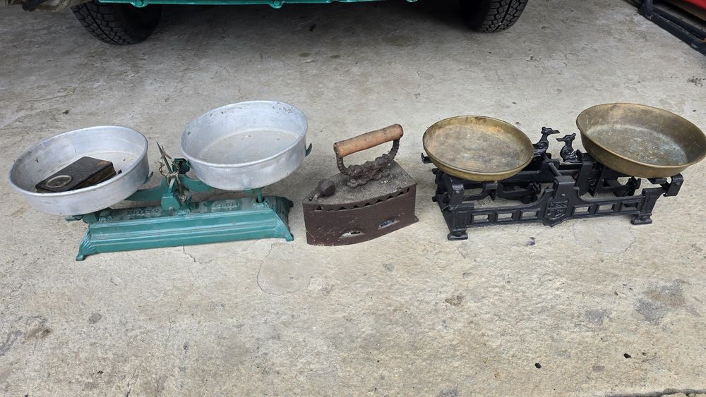 Cântar vechi și fier de călcat vechi