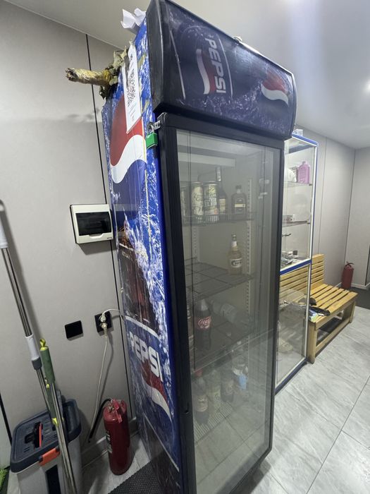 Витринный холодильник высокий