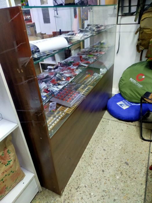 Отдам даром экономпанели и крючки для них