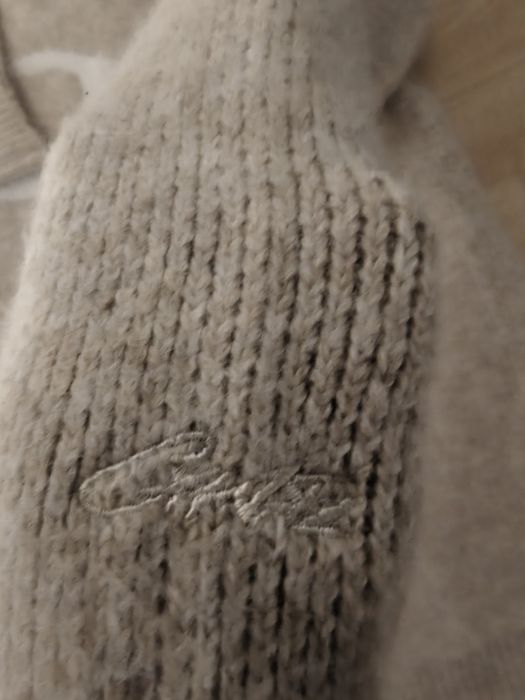 Pulover tricotat Corteiz crem
