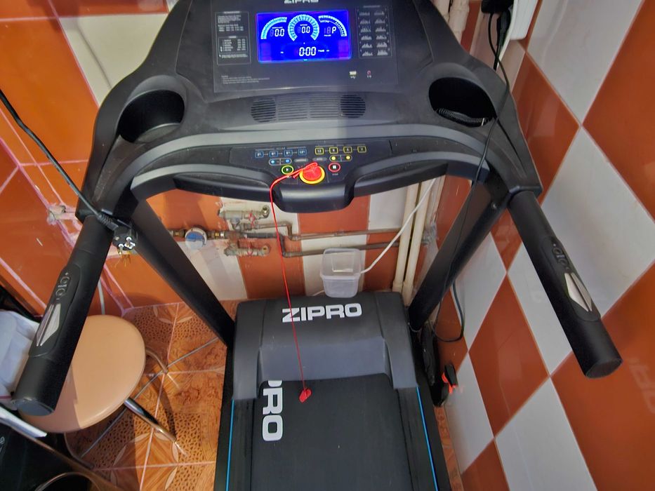 Vand Banda alergare ZIPRO Notus, motor 4CP, viteza 0.8-18 km/h, greutate maxima utilizator 150kg