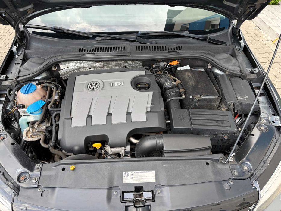 vand VW JETTA ,an fabricatie 2014 ,euro 5 ,200000 km, pret 5200 euro tva inclus