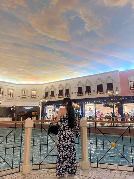 Черно-белое платье высшего качества