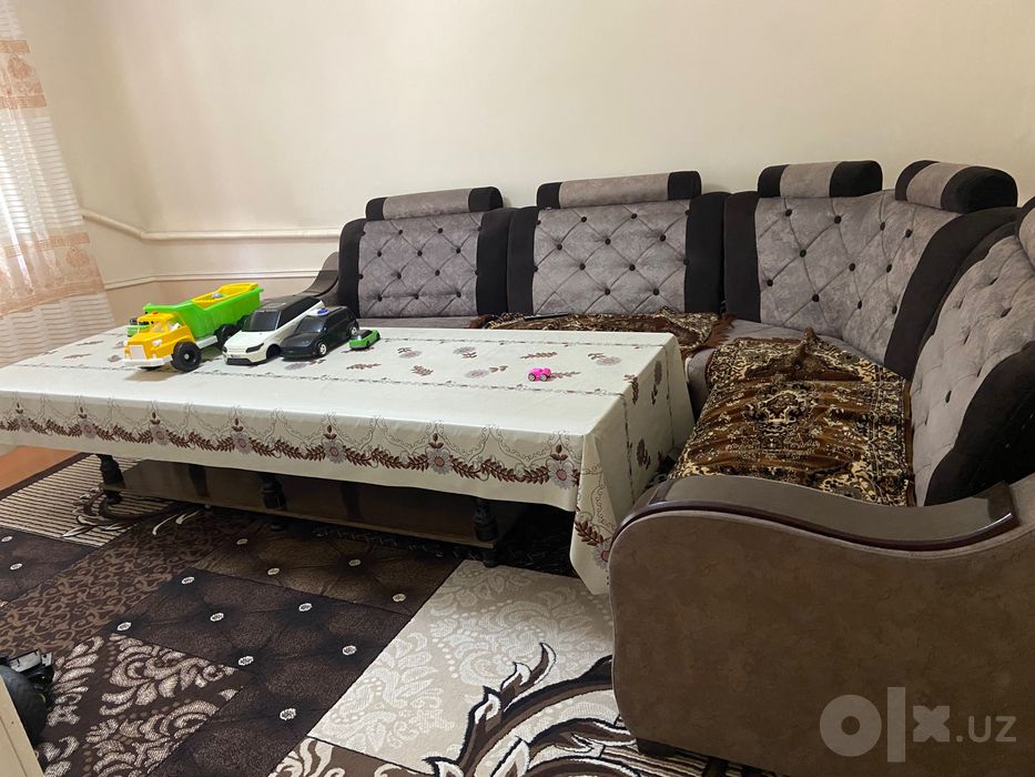 Divan stuli bilan