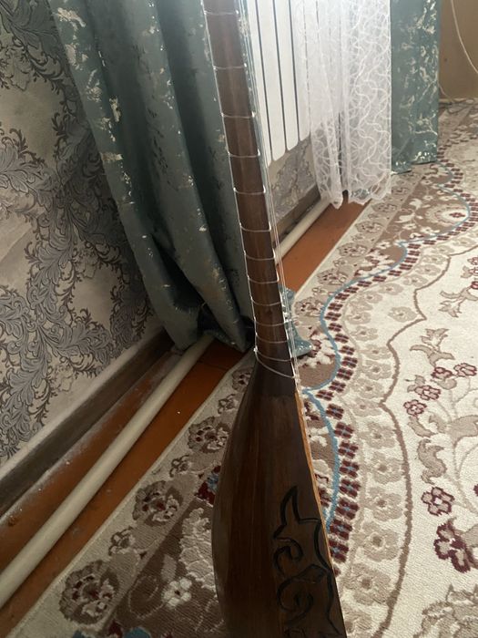 Домбыра сатылады