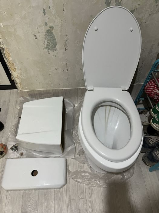 Продам Б/У унитаз с бочком