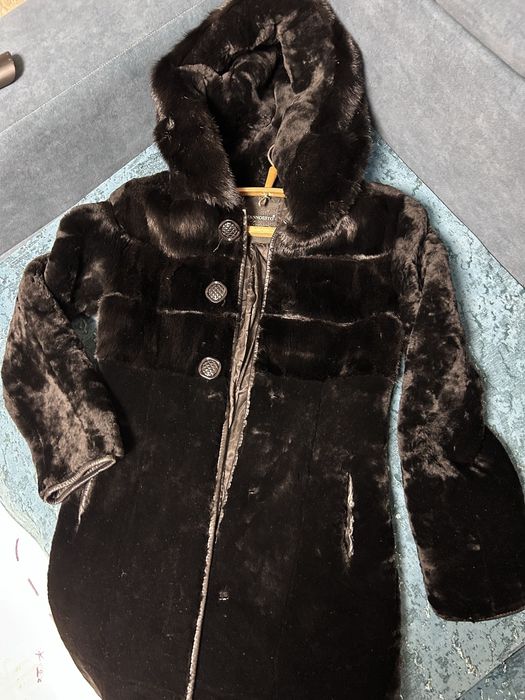 Продам мутоновую шубу с норкой