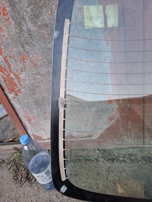 Стекло,заднее  Toyota.