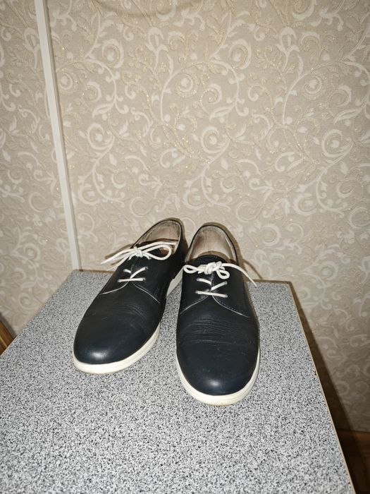 Продаю женскую обувь