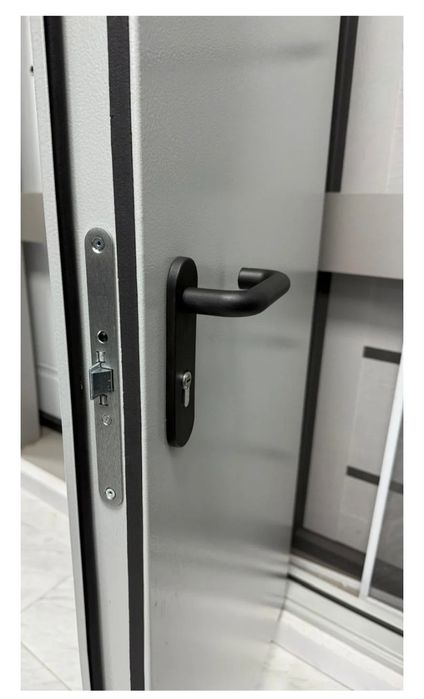 Белый металлический дверь 97 × 204