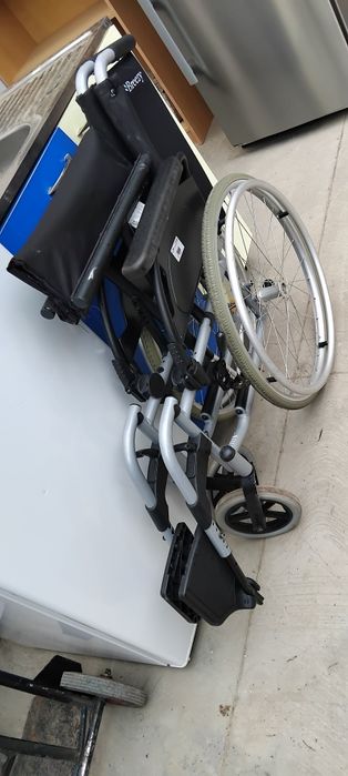 Cărucior pentru persoane cu dizabilități/ este ca și nou