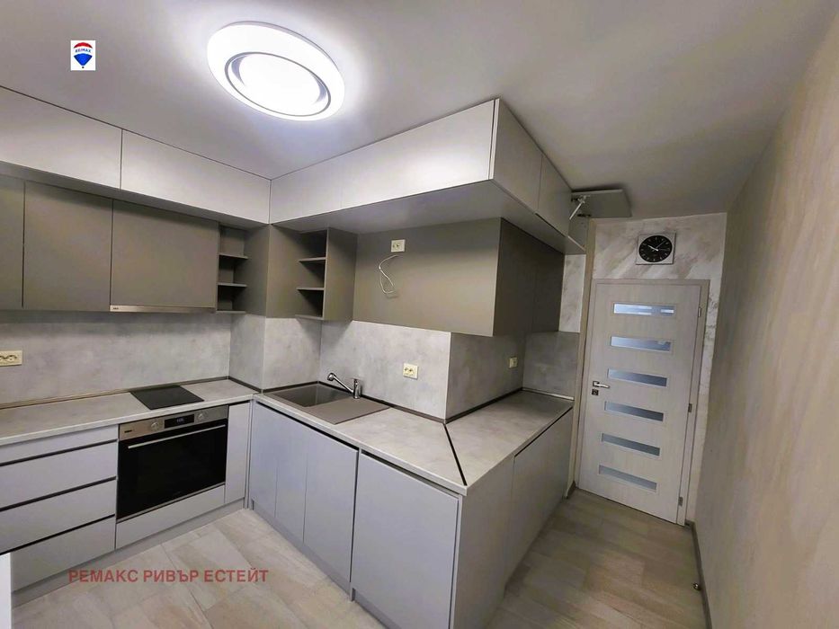 Продава се Двустаен апартамент в Русе, Център - 67 кв.м за 2384 €/кв.м - Снимка #1