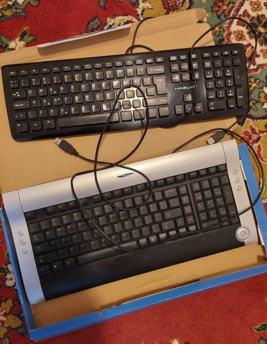 Vand tastaturi cu USB