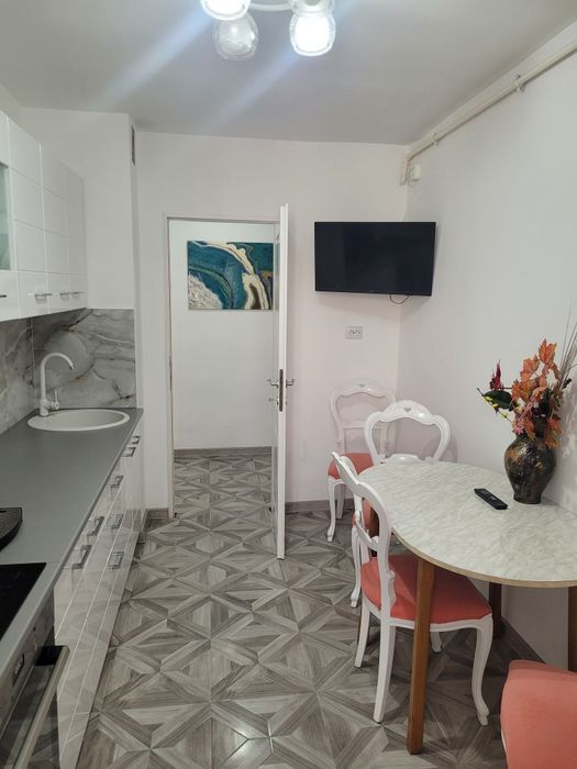 Închiriez apartament 2 camere zona centru