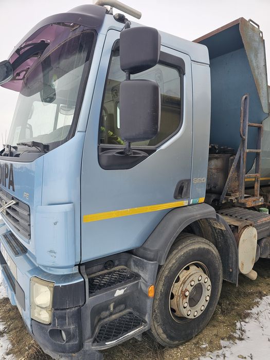 Volvo FE 320  pe trei axe