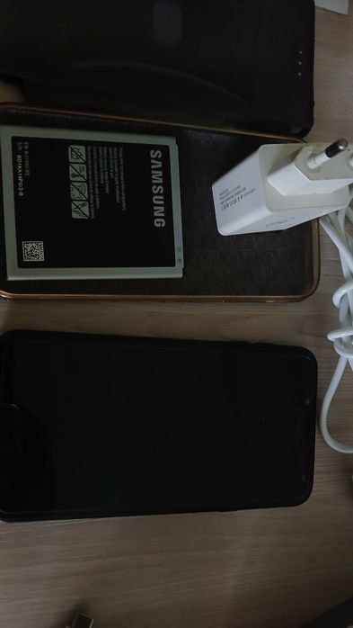 Смартфон Samsung Galaxy J4