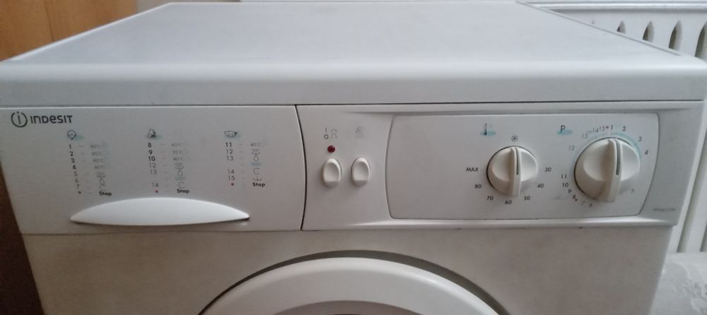 Стиральная машина Индезит очень хорошом рабочим состояни