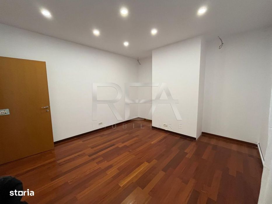 Apartament 4 camere  Resedinta