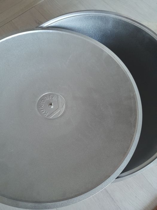 Продам кастрюлю 12 л