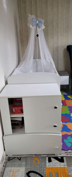 Vand patut copii transformabil din lemn cu 5 sertare