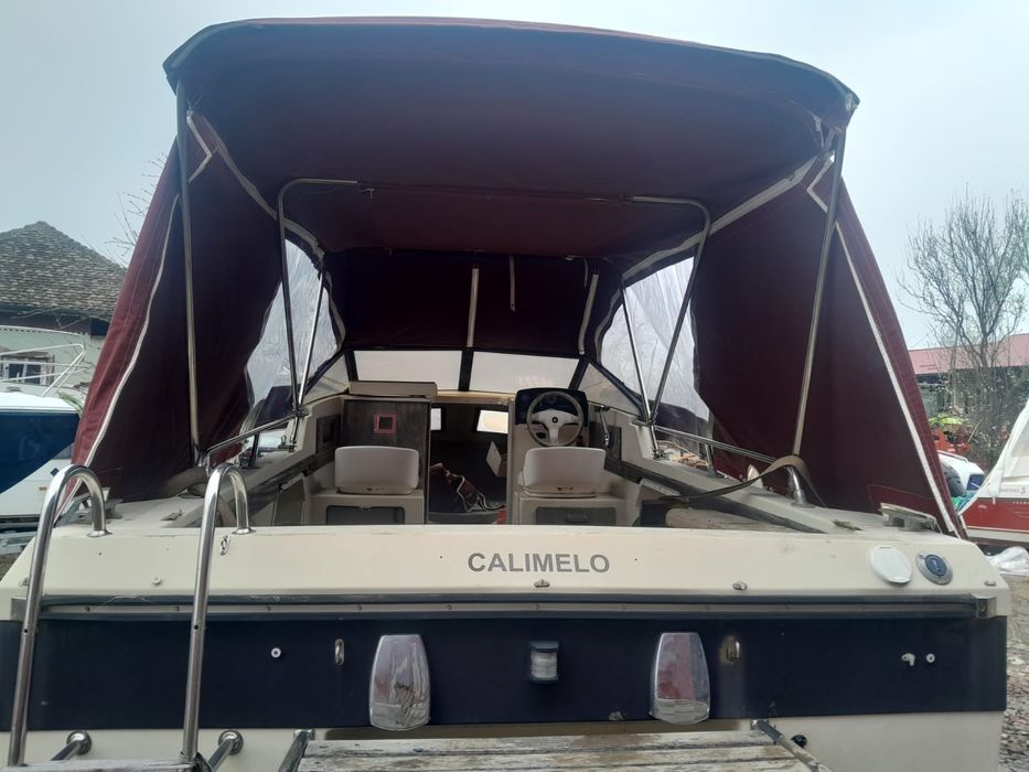 Barca cu cabina Jeanneau Skannes cu motor inboard OMC