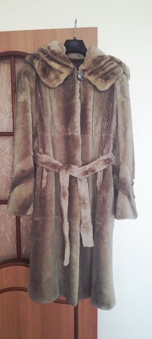 Продается удлиненная шуба (стриженный бобёр)
