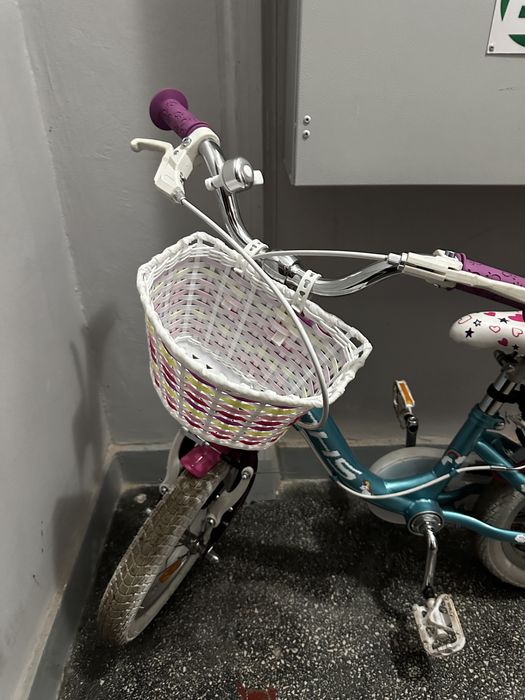 Bicicleta fetite  cu roti ajutatoare si tija de impins