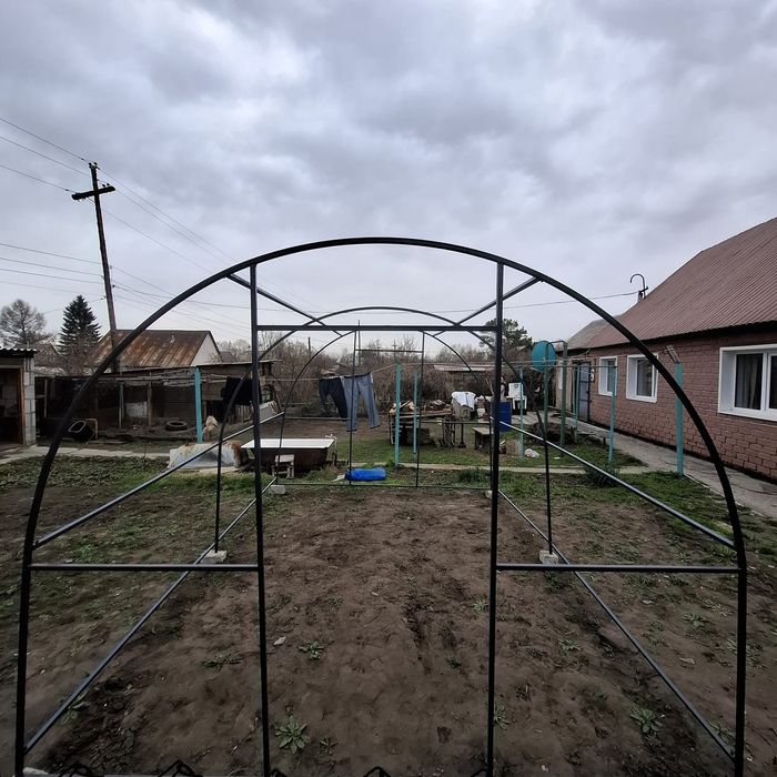 Продам срочно каркас теплицы 3×4 м, высота 220 см.