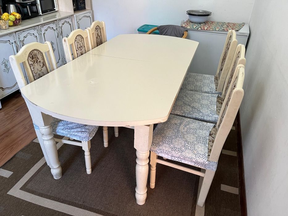 Стол стулями рабочом состояние