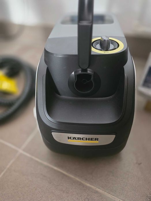 Aspirator compact Kärcher SE 3-18, alb, fără fir, pentru canapele și covoare, putere: 200 W suprafață: 6,5 m²
