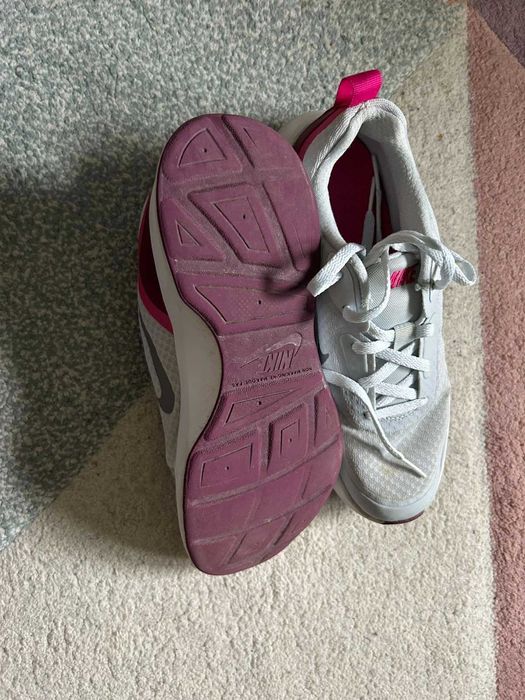 Маратонки NIKE, 36 номер