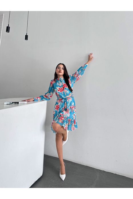 Рокля на цветя с дълъг ръкав