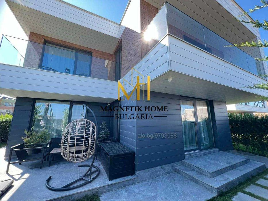 Великолепна къща с 3 спални, 4 бани, 2 паркоместа  в ж.к. Крайморие