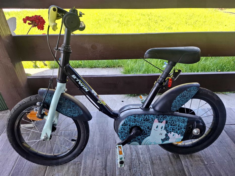 Vand bicicleta cu roti ajutătoare 3-5ani