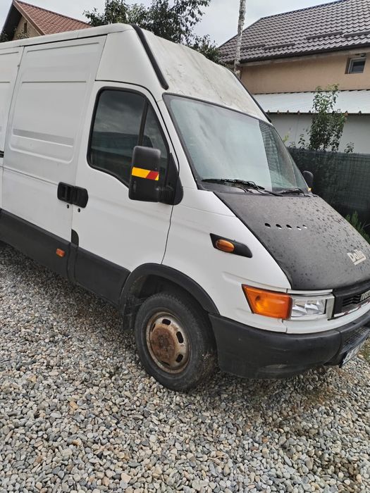 Transport moloz  Evacuari moloz curățenie curți subsoluri apartamente