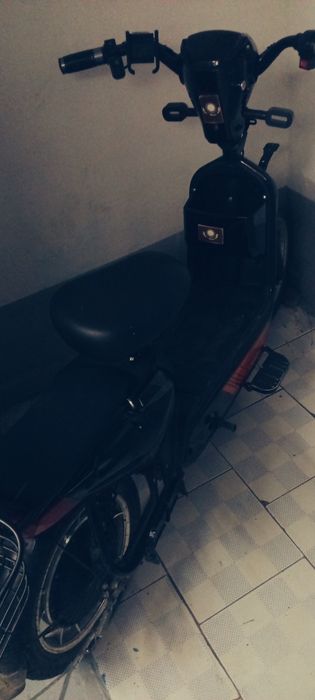 Продаю скутер  или обмен на айфон