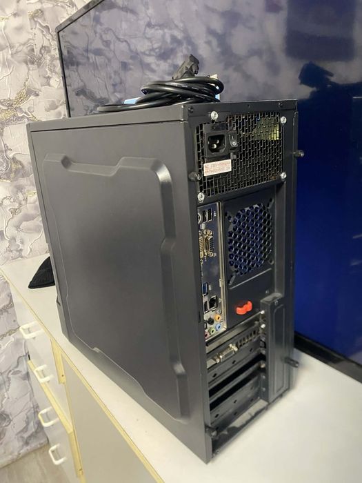 Геймърски компютър i5 4460 Ssd 512GB rx470 4Gb nitro 10gb ram
