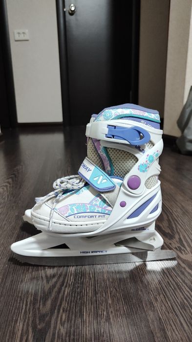 Коньки на девочку