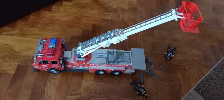 Masina pompieri cu accesorii