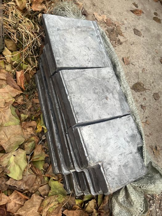 Свинец в слитках