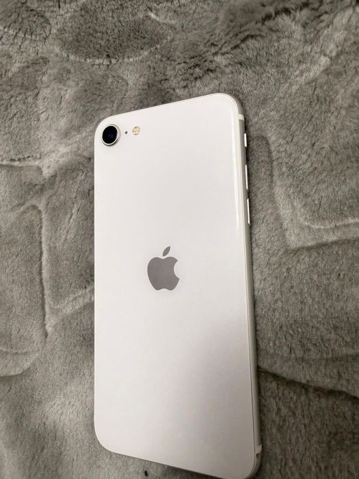 Vand iphone se 2 2020 folosit