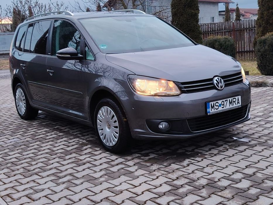 Vând VW Touran 2012
