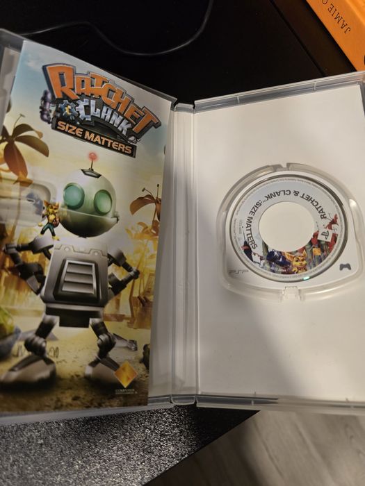 Consola handheld Psp 3000 modat 64gb si 7 cd uri de jocuri